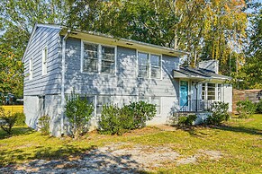 6 Mi to Dtwn Greenville: Taylors Home w/ Foosball