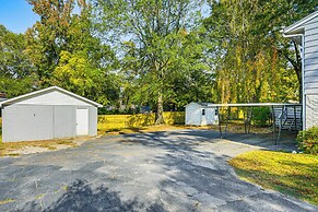 6 Mi to Dtwn Greenville: Taylors Home w/ Foosball