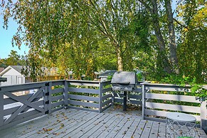 6 Mi to Dtwn Greenville: Taylors Home w/ Foosball