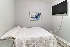 4 Mi to Dtwn: Detroit Townhome Near North End