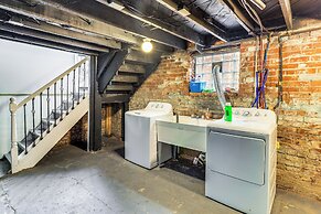 4 Mi to Dtwn: Detroit Townhome Near North End