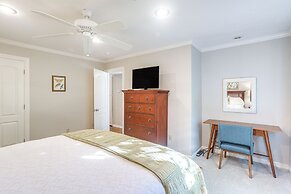 1 Block to The Square: Oxford Condo!