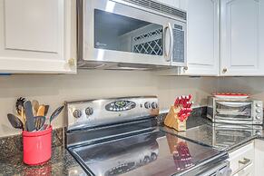 1 Block to The Square: Oxford Condo!