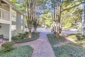 1 Block to The Square: Oxford Condo!