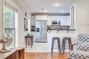 1 Block to The Square: Oxford Condo!