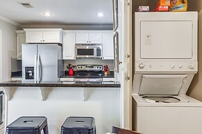 1 Block to The Square: Oxford Condo!