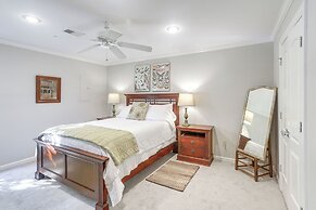 1 Block to The Square: Oxford Condo!