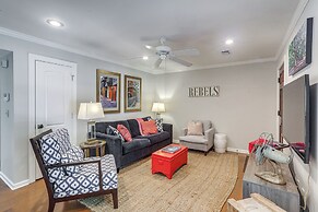 1 Block to The Square: Oxford Condo!