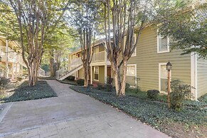 1 Block to The Square: Oxford Condo!