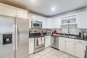 1 Block to The Square: Oxford Condo!