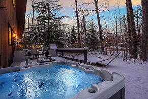 Private Hot Tub & Game Room: Pocono Family Cabin!