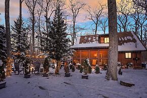 Private Hot Tub & Game Room: Pocono Family Cabin!