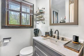 Private Hot Tub & Game Room: Pocono Family Cabin!