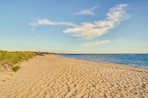 Furnished Sunroom & Deck Dining: Cape Cod Escape