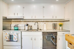 Furnished Sunroom & Deck Dining: Cape Cod Escape