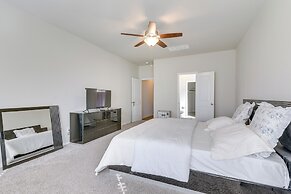 Fenced Yard & Gas Grill: Spacious Home in Richmond