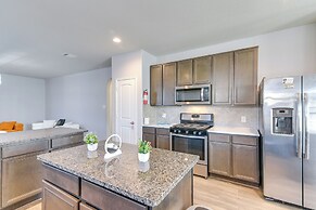 Fenced Yard & Gas Grill: Spacious Home in Richmond