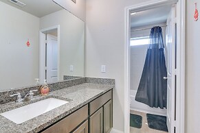 Fenced Yard & Gas Grill: Spacious Home in Richmond