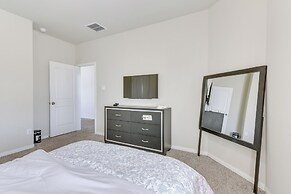 Fenced Yard & Gas Grill: Spacious Home in Richmond