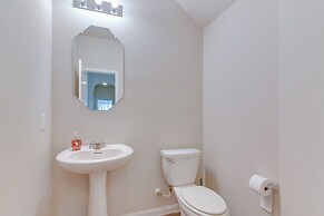 Fenced Yard & Gas Grill: Spacious Home in Richmond