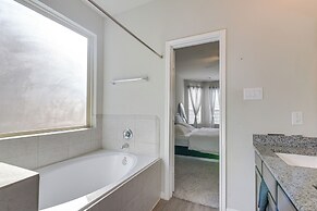 Fenced Yard & Gas Grill: Spacious Home in Richmond