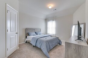 Fenced Yard & Gas Grill: Spacious Home in Richmond