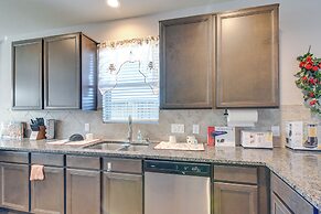 Fenced Yard & Gas Grill: Spacious Home in Richmond