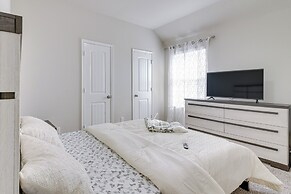 Fenced Yard & Gas Grill: Spacious Home in Richmond