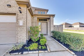 Fenced Yard & Gas Grill: Spacious Home in Richmond