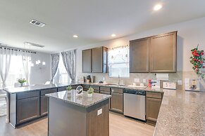 Fenced Yard & Gas Grill: Spacious Home in Richmond