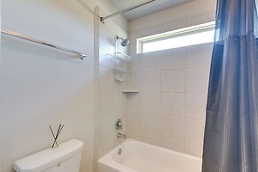 Fenced Yard & Gas Grill: Spacious Home in Richmond