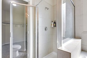 Fenced Yard & Gas Grill: Spacious Home in Richmond