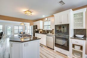 300 Feet to Lake Texoma: Modern Home w/ Deck!