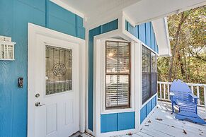 300 Feet to Lake Texoma: Modern Home w/ Deck!