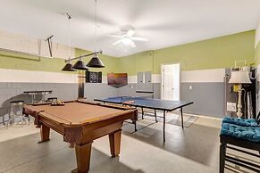 Upstair Loft Premium Home With Pool, Spa & Games! 5 Bedroom Condo