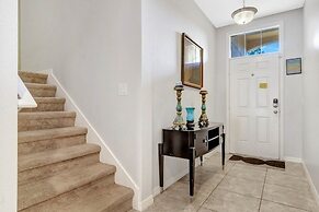 Upstair Loft Premium Home With Pool, Spa & Games! 5 Bedroom Condo