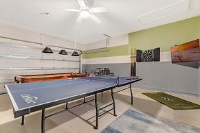 Upstair Loft Premium Home With Pool, Spa & Games! 5 Bedroom Condo