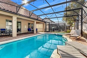 Upstair Loft Premium Home With Pool, Spa & Games! 5 Bedroom Condo