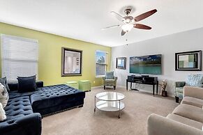 Upstair Loft Premium Home With Pool, Spa & Games! 5 Bedroom Condo