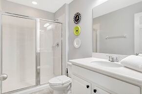 Upstair Loft Premium Home With Pool, Spa & Games! 5 Bedroom Condo