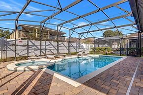 Upstair Loft Premium Home With Pool, Spa & Games! 5 Bedroom Condo