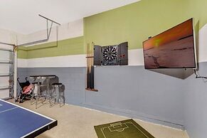 Upstair Loft Premium Home With Pool, Spa & Games! 5 Bedroom Condo