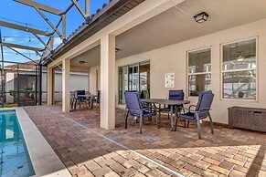 Upstair Loft Premium Home With Pool, Spa & Games! 5 Bedroom Condo