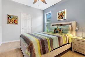 Upstair Loft Premium Home With Pool, Spa & Games! 5 Bedroom Condo