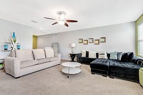 Upstair Loft Premium Home With Pool, Spa & Games! 5 Bedroom Condo