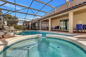 Upstair Loft Premium Home With Pool, Spa & Games! 5 Bedroom Condo