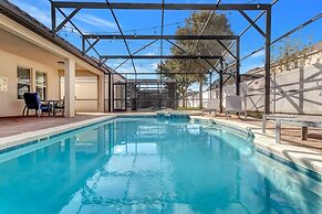 Upstair Loft Premium Home With Pool, Spa & Games! 5 Bedroom Condo