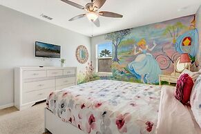 Upstair Loft Premium Home With Pool, Spa & Games! 5 Bedroom Condo