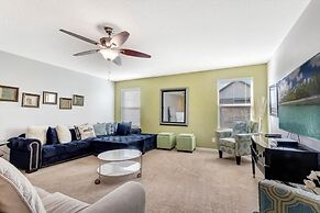 Upstair Loft Premium Home With Pool, Spa & Games! 5 Bedroom Condo