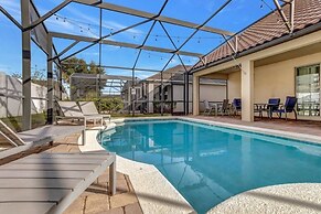 Upstair Loft Premium Home With Pool, Spa & Games! 5 Bedroom Condo